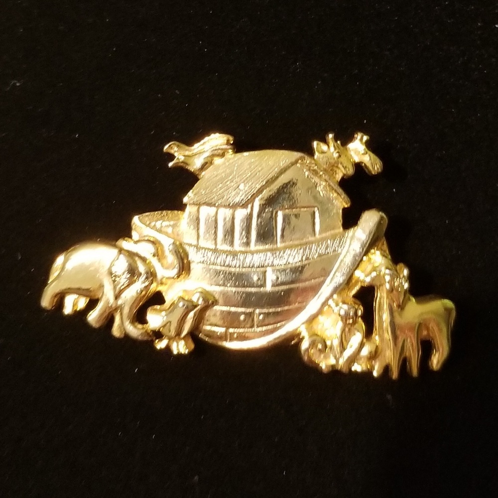 ❗5 For $2️⃣5️⃣ Bundle Sale❗️Noah's Ark Gold-Tone Brooch